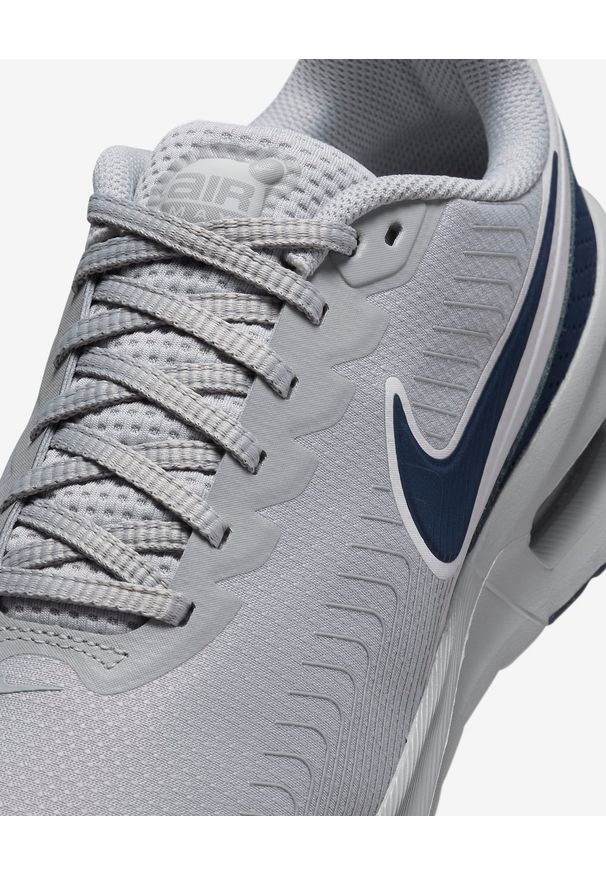Nike AIR MAX NUAXIS Sneakersy męskie. Okazja: na co dzień. Kolor: szary. Materiał: syntetyk. Szerokość cholewki: normalna. Model: Nike Air Max. Sport: outdoor