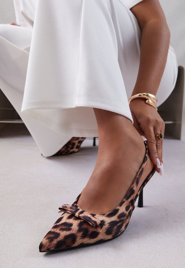 Renee - Panterkowe Sandały Szpilki Vices Typu Slingback z Kokardą Dorozia. Okazja: na co dzień, na spotkanie biznesowe. Materiał: lakier. Obcas: na szpilce. Styl: casual, biznesowy, elegancki, klasyczny. Wysokość obcasa: średni