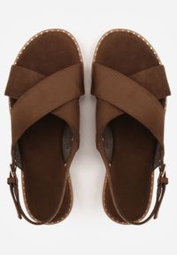 Born2be - Ciemnobrązowe Sandały VICES z Paskami w Kształcie X z Imitacji Zamszu Laraida. Okazja: na co dzień. Zapięcie: pasek. Kolor: brązowy. Materiał: zamsz. Wzór: paski. Sezon: lato. Styl: casual, elegancki #9