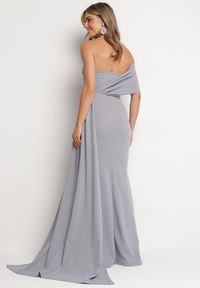 Born2be - Jasnoszara Dopasowana Sukienka Maxi z Ozdobnym Trenem Iralia. Kolor: szary. Typ sukienki: asymetryczne. Długość: maxi #2