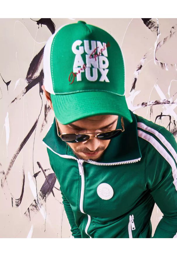 GUNS & TUXEDOS - Biało-zielona czapka z daszkiem. Kolor: biały. Materiał: tkanina. Wzór: aplikacja
