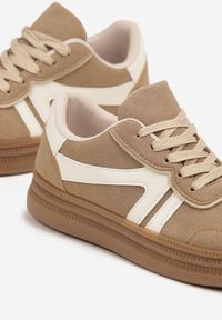 Renee - Beżowe Sneakersy Tenisówki Ozdobione Geometrycznym Wzorem Shie. Okazja: na co dzień. Kolor: beżowy. Materiał: jeans. Wzór: aplikacja, geometria #5