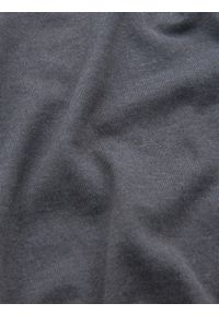 Ombre Clothing - Klasyczny sweter męski z wiskozą BASIC z okrągłym dekoltem – szary melanż V1. Okazja: na spotkanie biznesowe, do pracy, na co dzień. Kolor: szary. Materiał: wiskoza. Wzór: melanż. Styl: klasyczny #8