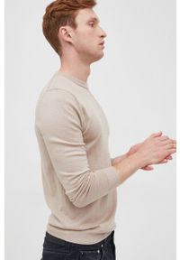 Guess sweter z domieszką wełny męski kolor beżowy lekki. Kolor: beżowy. Materiał: wełna. Długość rękawa: długi rękaw. Długość: długie #2