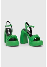 Karl Lagerfeld sandały ASTRAGON HI kolor zielony KL33715. Zapięcie: klamry. Kolor: zielony. Materiał: skóra. Obcas: na obcasie. Wysokość obcasa: średni #2