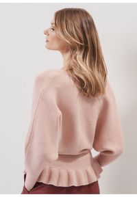 Ochnik - Różowy sweter damski z taliowaniem. Kolor: różowy. Materiał: wiskoza #2
