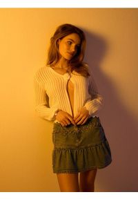 Sinsay - Jeansowa spódnica mini z falbaną - niebieski. Kolor: niebieski. Materiał: jeans #1