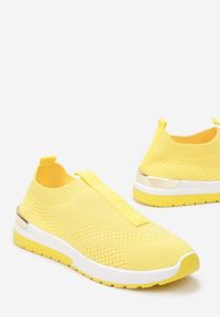 Born2be - Żółte Buty Sportowe Thaderus. Okazja: na co dzień. Wysokość cholewki: przed kostkę. Zapięcie: bez zapięcia. Kolor: żółty. Materiał: materiał. Szerokość cholewki: normalna #4