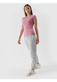 4f - T-shirt regular gładki damski. Kolor: różowy. Materiał: elastan, bawełna. Wzór: gładki