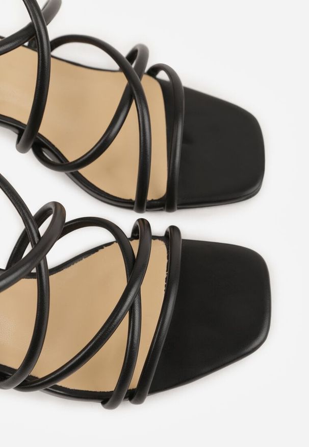 Renee - Czarne Sandały na Szpilce z Cienkimi Paseczkami i Kwadratowym Noskiem Danita. Okazja: na imprezę, na co dzień. Kolor: czarny. Materiał: skóra, koronka. Obcas: na szpilce. Styl: casual