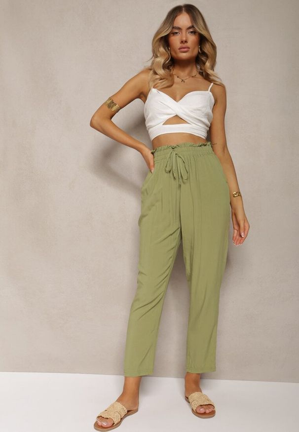 Renee - Zielone Spodnie z Bawełny Typu Paper Bag High Waist z Gumką w Talii Kitanea. Okazja: do pracy, na co dzień. Stan: podwyższony. Kolor: zielony. Materiał: bawełna. Styl: casual