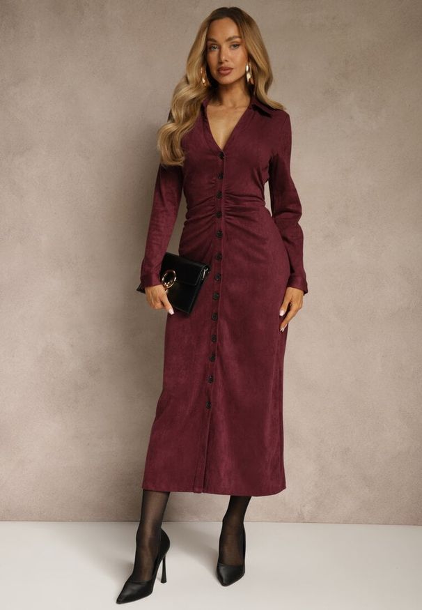 Renee - Bordowa Marszczona Sukienka z Imitacji Zamszu o Koszulowym Kroju Esora. Okazja: na randkę. Typ kołnierza: dekolt w serek. Kolor: czerwony. Materiał: zamsz. Typ sukienki: koszulowe