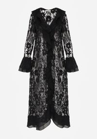 Renee - Czarna Narzutka Sukienka Plażowa Boho z Koronki Ozdobiona Guzikami i Falbanami Palmeda. Okazja: na plażę. Kolor: czarny. Materiał: koronka. Wzór: aplikacja, koronka. Sezon: lato. Typ sukienki: proste. Styl: boho #6