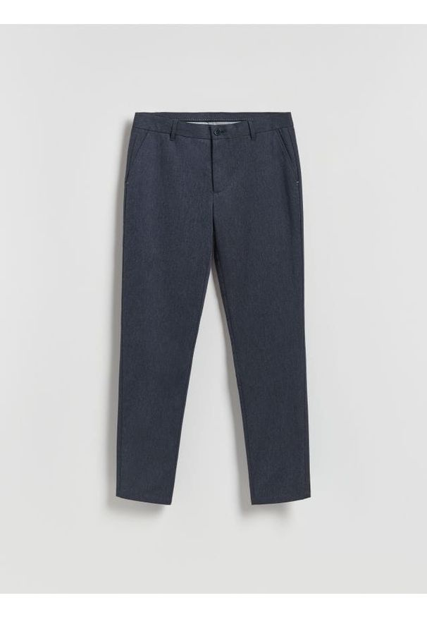 Reserved - Spodnie chino slim fit - granatowy. Kolor: niebieski. Materiał: tkanina, bawełna