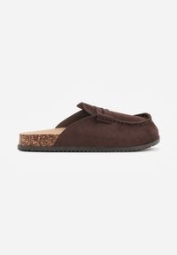 Renee - Brązowe Klapki Mule na Podeszwie z Korka z Ozdobnymi Przeszyciami Chionessa. Okazja: na co dzień. Kolor: brązowy. Styl: retro, casual #7
