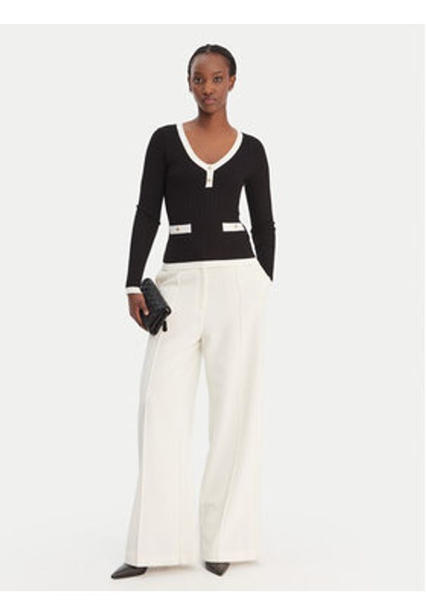 Guess Sweter W6RR26 Z3HP2 Czarny Classic Fit. Kolor: czarny. Materiał: syntetyk