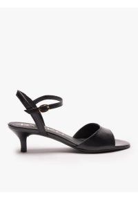 Ryłko - Czarne sandały na obcasie. Okazja: na co dzień. Nosek buta: okrągły. Zapięcie: sprzączka. Kolor: czarny. Materiał: skóra. Obcas: na obcasie. Styl: casual, street, elegancki. Wysokość obcasa: średni #1