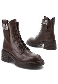 Brązowe Botki Artiker Stylowe Buty Damskie Na Obcasie. Zapięcie: sznurówki. Kolor: brązowy. Materiał: skóra. Szerokość cholewki: normalna. Sezon: zima, jesień. Obcas: na obcasie. Styl: elegancki. Wysokość obcasa: średni #7