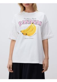 Reserved - T-shirt z nadrukiem - biały. Kolor: biały. Materiał: bawełna, dzianina. Wzór: nadruk