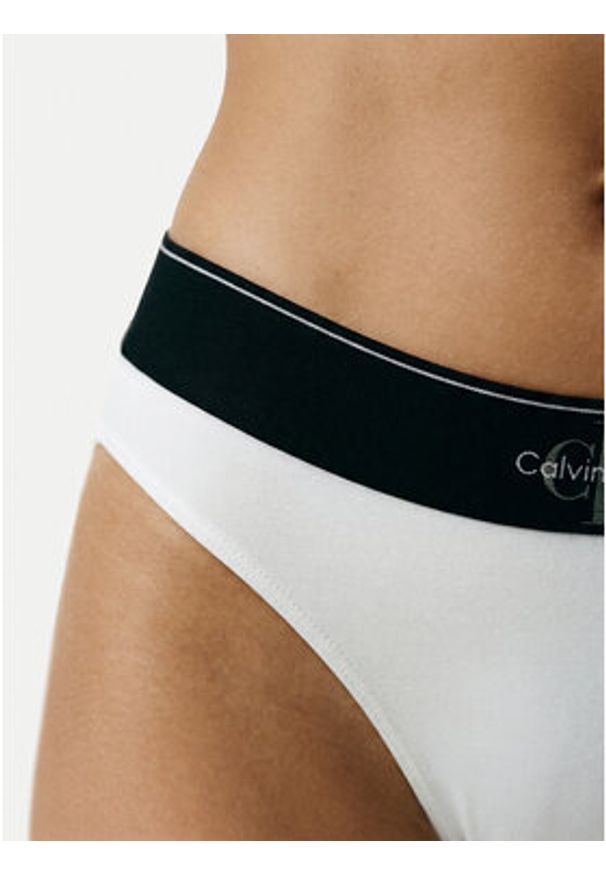 Calvin Klein Underwear Stringi LV00QF8813 Biały. Kolor: biały. Materiał: syntetyk