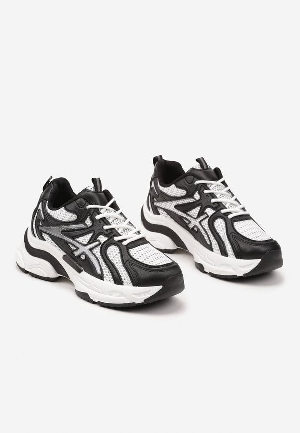 Born2be - Czarne Sneakersy na Grubej Podeszwie Ozdobione Tłoczeniem Camilra. Okazja: na co dzień. Kolor: czarny. Materiał: jeans. Wzór: aplikacja. Sezon: lato, wiosna