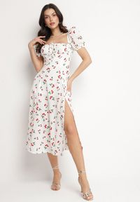 Born2be - Biała Rozkloszowana Sukienka z Wiązaniem w Wisienki Halilitia. Okazja: na co dzień. Kolor: biały. Wzór: kwiaty. Typ sukienki: rozkloszowane, proste. Styl: casual, klasyczny #1