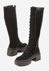 Renee - Czarne Kozaki Vices z Imitacji Zamszu w Stylu Grunge ze Sznurowaną Cholewką Obcasem i Platformą Laurotte. Kolor: czarny. Materiał: zamsz. Szerokość cholewki: normalna. Obcas: na obcasie. Styl: rockowy. Wysokość obcasa: średni #6