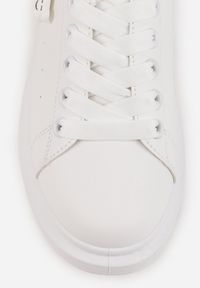 Renee - Biało-Różowe Casualowe Sneakersy z Zawieszką Misiem Ulevidia. Okazja: na co dzień. Zapięcie: sznurówki. Kolor: biały. Materiał: jeans. Sezon: wiosna, lato. Sport: turystyka piesza #2