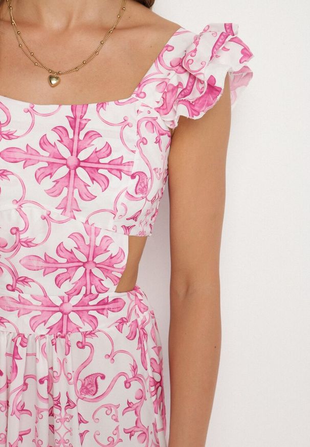 Born2be - Fuksjowa Sukienka w Ornamentny Wzór z Wycięciem Halionea. Okazja: na co dzień. Kolor: różowy. Sezon: lato. Styl: casual