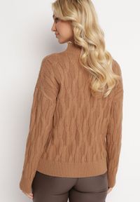 Born2be - Ciemnobeżowy Klasyczny Golf z Dużym Splotem Abelarda. Typ kołnierza: golf. Kolor: beżowy. Wzór: ze splotem. Styl: klasyczny #4