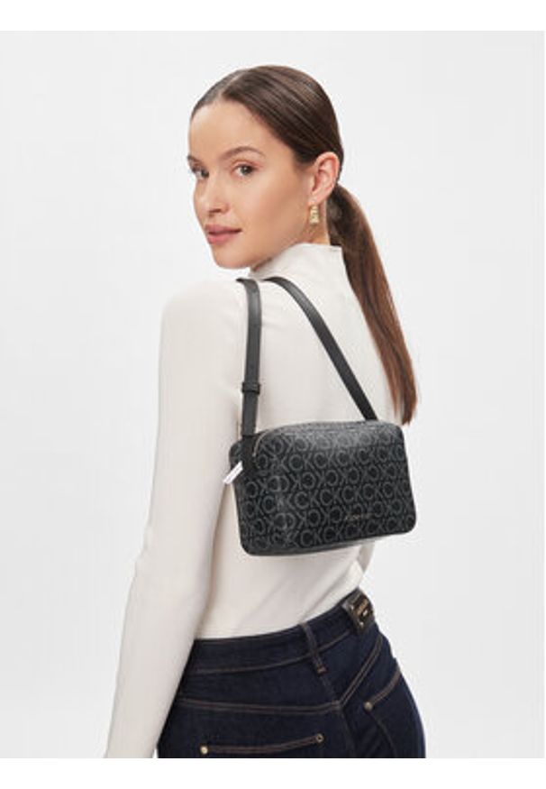 Calvin Klein Torebka Ck Must Camera Bag Mono K60K610294 Czarny. Kolor: czarny. Materiał: skórzane