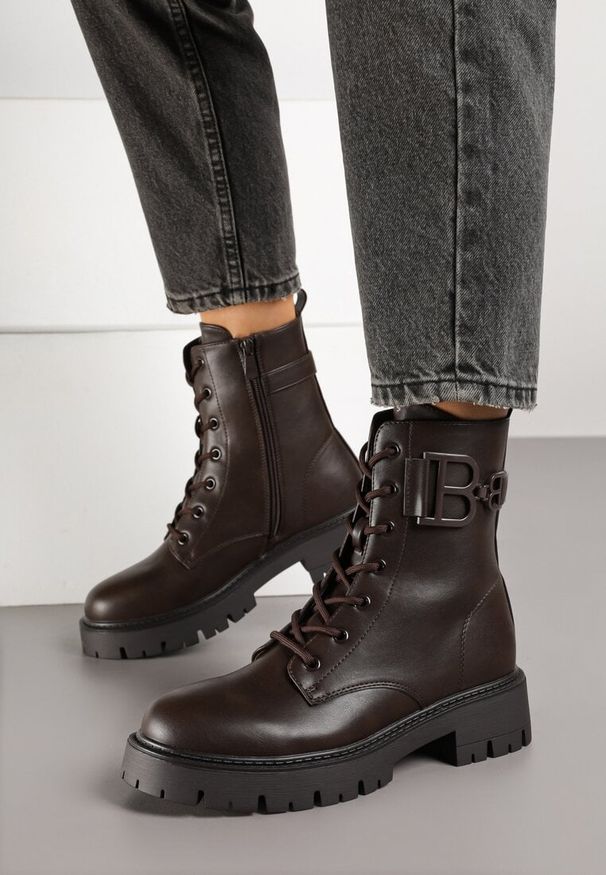 Born2be - Brązowe Klasyczne Botki Workery z Metaliczną Aplikacją Nalumesa. Okazja: na co dzień. Kolor: brązowy. Materiał: jeans. Szerokość cholewki: normalna. Wzór: aplikacja. Styl: klasyczny