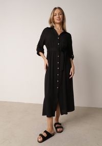 Born2be - Czarna Bawełniana Sukienka Koszulowa z Paskiem i Regulowanymi Rękawami Sadevia. Okazja: na co dzień, do pracy, na spotkanie biznesowe, na spacer. Kolor: czarny. Materiał: bawełna. Typ sukienki: koszulowe. Styl: klasyczny, casual, biznesowy, elegancki. Długość: midi #1