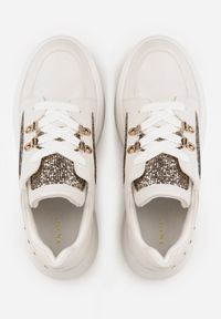 Renee - Białe Sneakersy VICES na Koturnie z Brokatowymi Wstawkami Morinatea. Okazja: na co dzień. Kolor: biały. Materiał: jeans. Wzór: aplikacja. Sezon: lato. Obcas: na koturnie #2