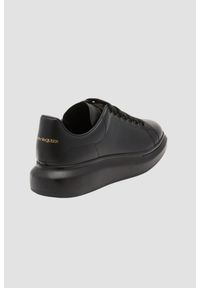 Alexander McQueen - ALEXANDER MCQUEEN Czarne sneakersy OVERSIZED. Kolor: czarny