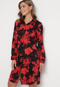 Born2be - Czarno-Czerwona Koszulowa Sukienka z Wiskozą w Kwiatowy Wzór z Dodatkowym Paskiem Ninira. Okazja: na spacer, na co dzień. Kolor: czarny. Materiał: wiskoza. Wzór: kwiaty. Typ sukienki: koszulowe. Styl: elegancki, casual, klasyczny #1