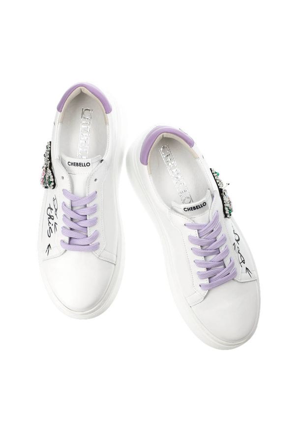 CheBello - Białe Sneakersy Chebello Damskie Stylowe Obuwie. Kolor: biały. Materiał: skóra. Szerokość cholewki: normalna. Wzór: aplikacja. Obcas: na obcasie. Styl: elegancki. Wysokość obcasa: średni