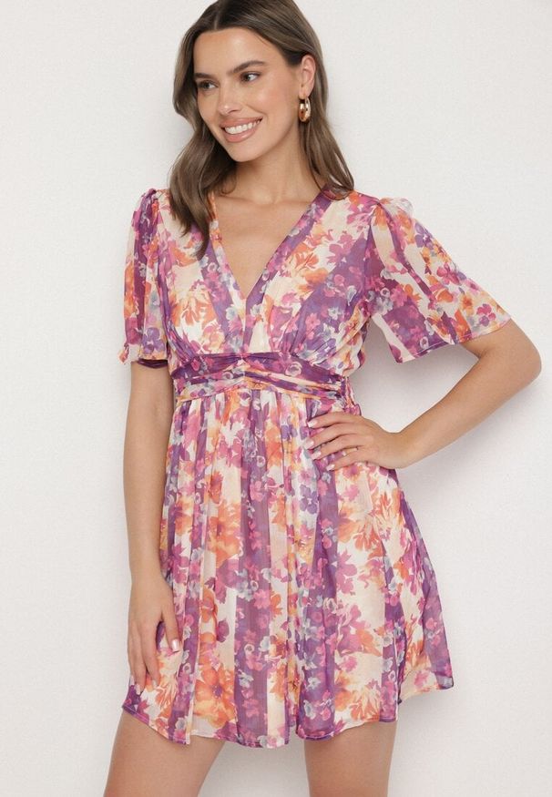 Born2be - Fioletowa Sukienka w Kwiatowy Wzór Rinovea. Okazja: na spacer, na co dzień. Kolor: fioletowy. Wzór: kwiaty. Sezon: lato. Styl: casual, elegancki