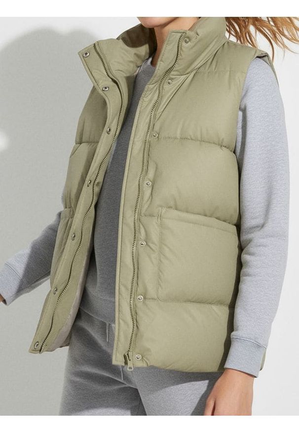 Sinsay - Pikowana kamizelka ze stójką - zielony. Typ kołnierza: kołnierzyk stójkowy. Kolor: zielony