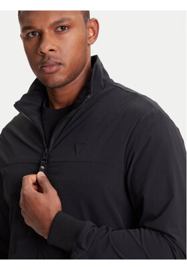 Guess Kurtka przejściowa Z5YL07 WH2H0 Czarny Regular Fit. Kolor: czarny. Materiał: syntetyk