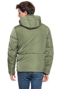 Wrangler - WRANGLER PROTECTOR JACKET MĘSKA KURTKA ZIMOWA CLOVER GREEN W4A2W3G05. Typ kołnierza: kaptur. Materiał: puch. Sezon: zima #5