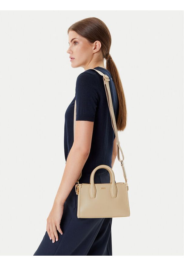 BOSS Torebka 50547766 Beżowy. Kolor: beżowy. Materiał: skórzane