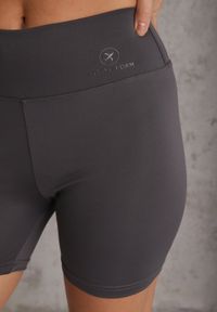 Renee - Ciemnoszare Szorty Kolarki High Waist Marerila. Okazja: na co dzień. Stan: podwyższony. Kolor: szary. Długość: krótkie. Styl: sportowy, casual #3