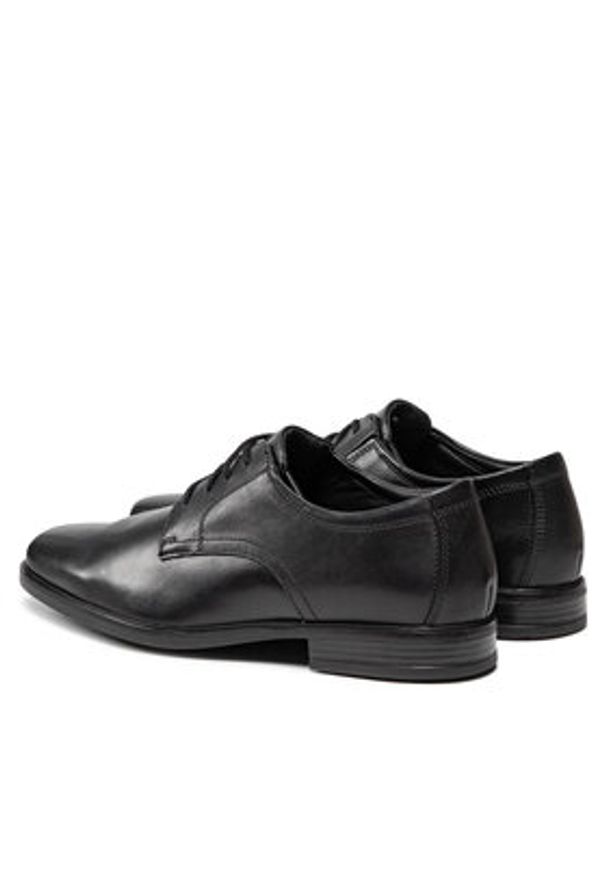 Clarks Półbuty Howard Walk 261612857 Czarny. Kolor: czarny. Materiał: skóra