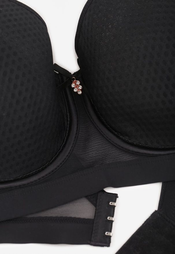 Renee - Czarny Biustonosz z Metaliczną Aplikacją i Perforacją Dredefia. Kolor: czarny. Materiał: jeans. Wzór: aplikacja