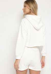 Born2be - Beżowy Komplet Dresowy z Bawełną Bluza z Kapturem Krótszego Kroju i Szorty Ralophea. Kolor: beżowy. Materiał: dresówka, bawełna. Sport: turystyka piesza #4