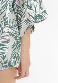 Born2be - Zielona Bluzka Narzutka z Rękawami 3/4 z Roślinnym Wzorem Anapaola. Okazja: na co dzień. Kolor: zielony. Materiał: tkanina. Wzór: gładki. Styl: casual #2