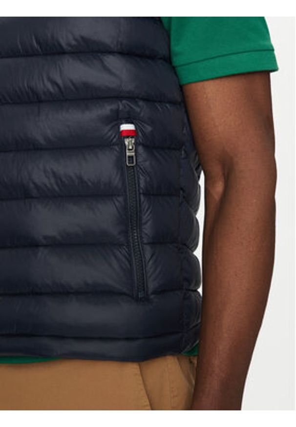 Hechter Paris Kamizelka 40610 100238 Granatowy Regular Fit. Kolor: niebieski. Materiał: syntetyk. Długość rękawa: bez rękawów