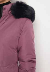 Born2be - Ciemnofioletowa Dwustronna Kurtka za Kolano z Kapturem z Futerkiem Zephyro. Typ kołnierza: kaptur. Kolor: fioletowy. Materiał: futro. Długość: długie. Wzór: gładki, aplikacja #7