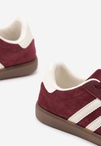 Renee - Bordowe Sneakersy z Geometrycznym Wzorem Naliette. Okazja: na co dzień. Kolor: czerwony. Materiał: jeans. Wzór: geometria